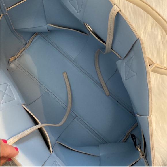 🔥Large Cream Woven Panel Shoulder Bag 
EUC OVER 60% OFF PRICE FIRM! - Picture 7 of 9